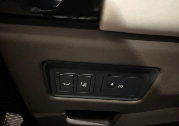 Land Rover Discovery cena 134900 przebieg: 105442, rok produkcji 2017 z Poznań małe 254